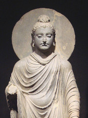 ガンダーラの仏陀直立像